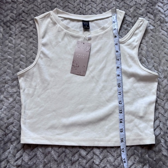 ⭐️⭐️⭐️NWT Emery Rose cream cropped tank top size Medium - Picture 5 of 7